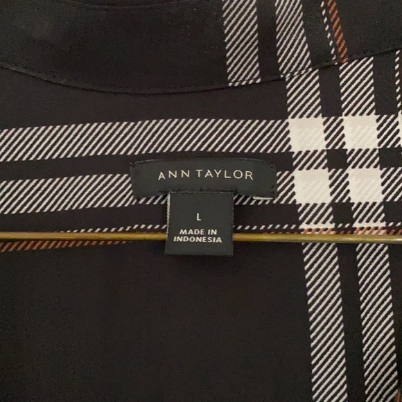 AT blouse. - Picture 2 of 6